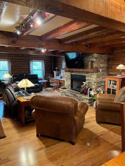 Acorn Resort A Unique Retreat Cabin, 13 Acres Land Bloomington Luaran gambar