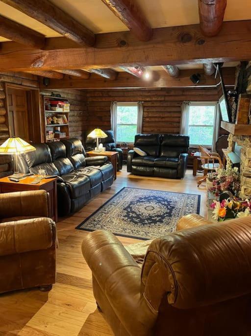 Acorn Resort A Unique Retreat Cabin, 13 Acres Land Bloomington Luaran gambar